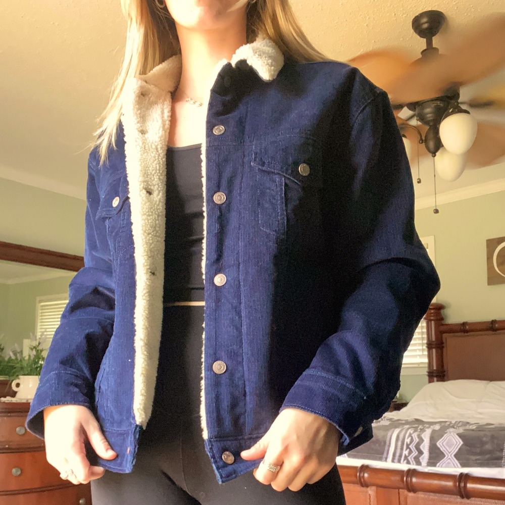 Levi’s Trucker Jacket w/ Sherpa